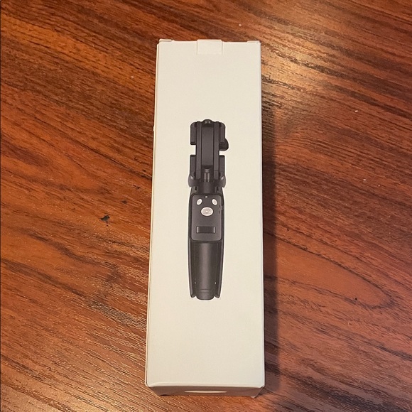 New Bluehorn 3 in 1 Black Selfie Stick with Remote - Picture 1 of 4
